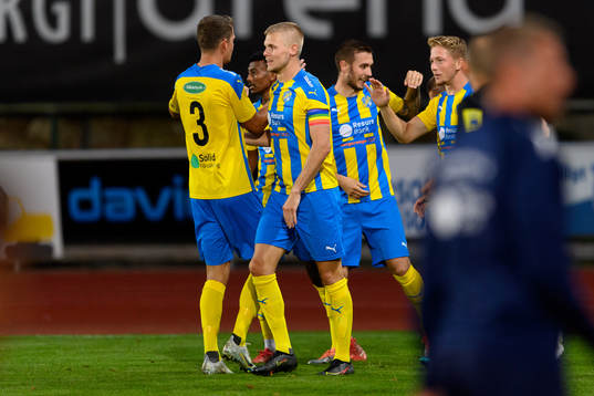 Eskilsminnes spelare jublar