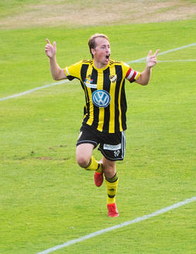IFK Hässleholms Robin Strömberg jublar över 1-0  i matchen i div. 2 mellan IFK Hässleholm och Hässleholms IF i Hässleholm 26 augusti 2022.
