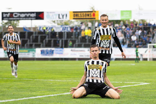 Landskronas Robin Dzabic och Melker Heier jublar