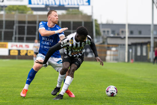 Landskronas Ousmane Diawara  och Trelleborgs Jesper Modig