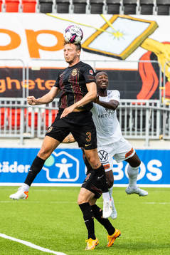 Brommapojkarnas Alexander Abrahamsson och Halmstads Sadat Karim