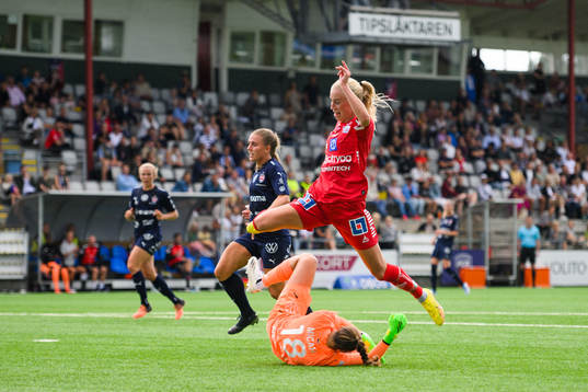 FC Rosengårds målvakt Teagan Micah och Linköpings Amalie Vangsgaard