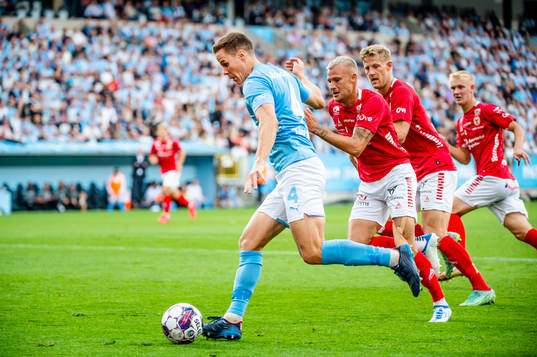 Malmö FFs Niklas Moisander mot Kalmars Rasmus Sjöstedt