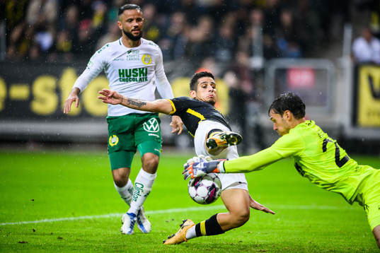 Hammarbys Mohanad Jeahze och AIKs Nicolas Stefanelli 