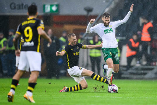 AIKs Sebastian Larsson och Hammarbys Simon Sandberg