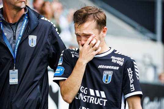 Sirius Patrik Karlsson Lagemyr efter att ha utgått med skada