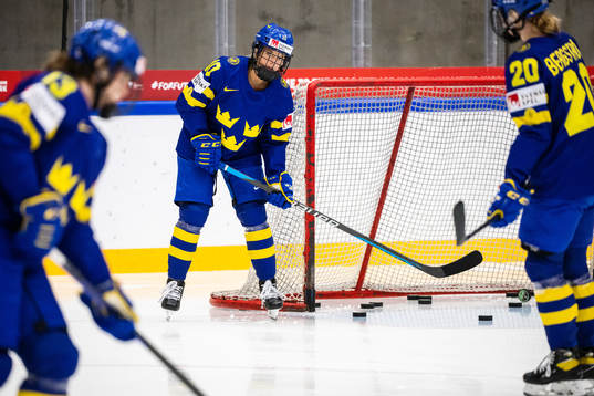 Mina Waxin of Sweden