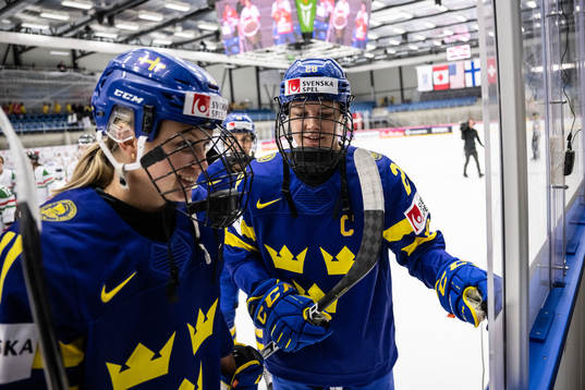 Josefin Bouveng and Michelle Löwenhielm of Sweden