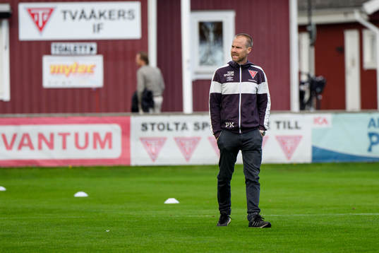 Tvååkers tränare Pierre Krantz före fotbollsmatchen i Svenska Cupen mellan Tvååker och Kalmar den 31 augusti 2022 i Tvååker. 
