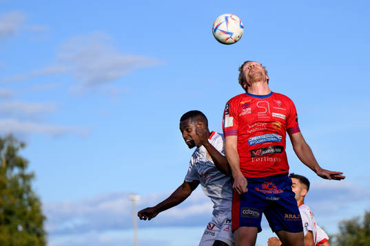 Kalmars Nahom Girmai Netabay och Tvååkers Johan Lassagård