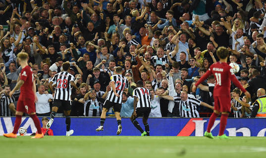 Alexander Isak of Newcastle United celebrates after scoring 0-1
