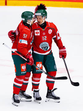 Max Friberg of Frölunda celebrates scoring 5-0 with team