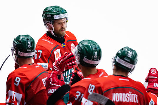 Jacob Nilsson of Frölunda celebrates scoring 4-0 with team