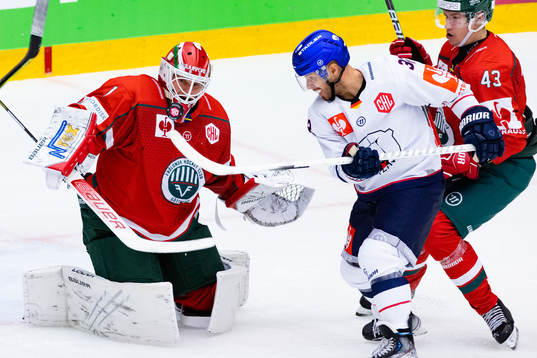 Goalkeeper Lars Johansson of Frölunda and Kevin Clark of