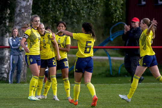 Sveriges Lisa Björk jublar efter 3-2