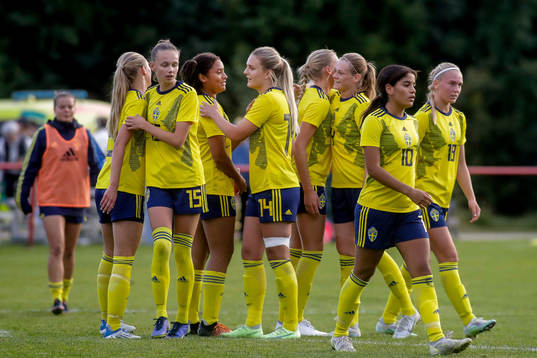 Sveriges Hedda Johansson och Lisa Björk jublar jublar