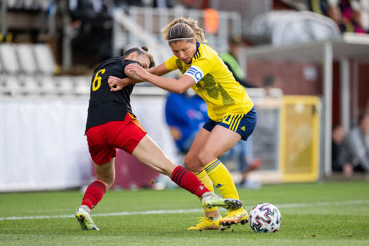 Zenia Mertens of Belgium and Loreta Kullashi of Sweden