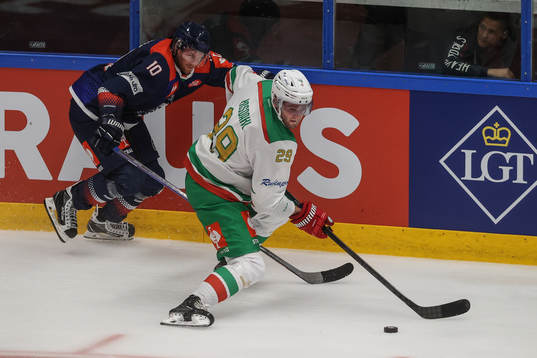 Istvan Bartalis of Fehervar and Kim Rosdahl of Rögle