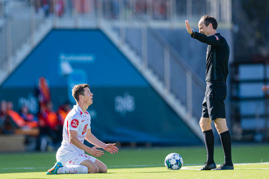 Mathias Knutsen Rasmussen of Brann and Jan Morten Tennøy,