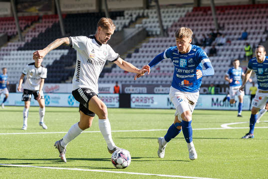 Örebros Daniel Björnkvist och Norrbys Pontus Eriksson