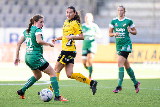 Våmbs Signe Aronsson-Hoffman och Elfsborgs Wilda Johansson