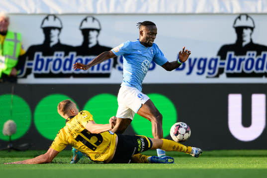 Elfsborgs Leo Väisänen och Malmö FFs Mohamed Buya Turay