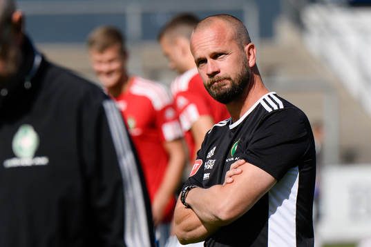 Skövdes tränare Tobias Linderoth före fotbollsmatchen i
