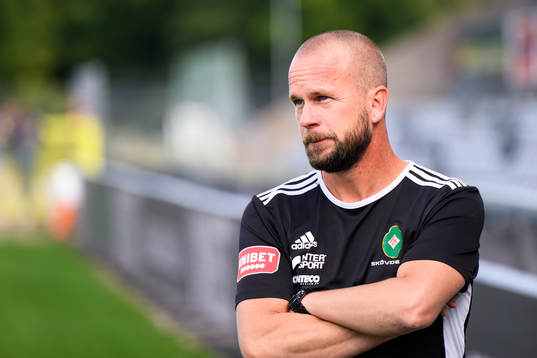 Skövdes tränare Tobias Linderoth före fotbollsmatchen i