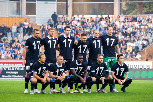 Sirius spelare med hyllingstrjöa för skadade Patrik