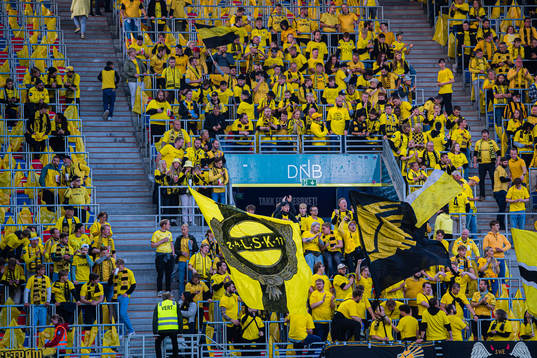 Spectators in the stands ahead of the Eliteserien match between Vålerenga and Lillestrøm on September 4, 2022 in Oslo.