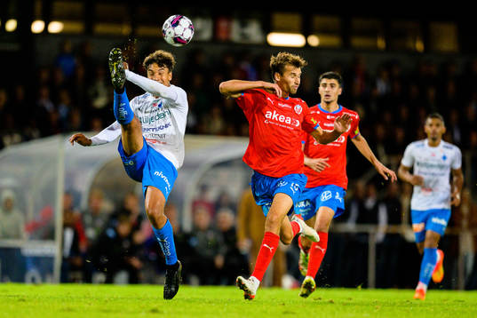 Värnamos Robin Tihi och Helsingborgs Rasmus Wiedesheim-Paul