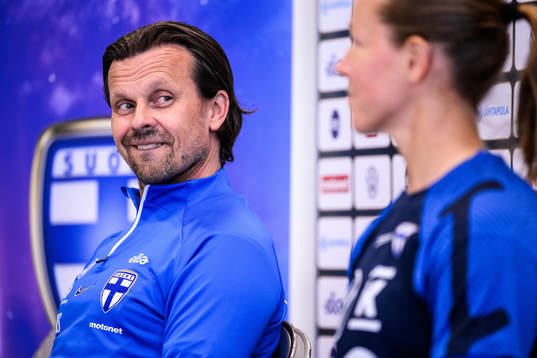 Marko Saloranta, head coach and goalkeeper Tinja-Riikka Korpela of Finland's women's national team at a press conference ahead of a training session on September 5, 2022 in Tampere. 