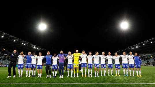 IFK Norrköpings spelare tackar publiken och jublar