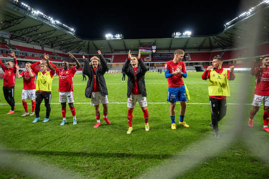 Kalmars spelare jublar