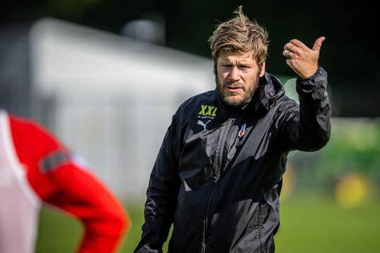 Assisterande tränare Max Lindén