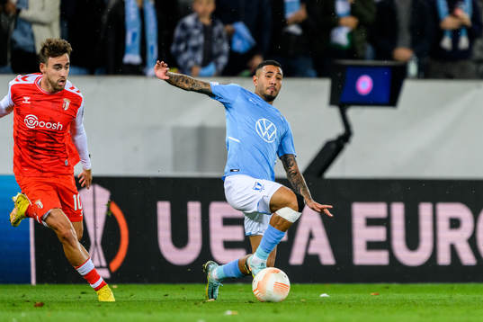 Andre Horta of Braga and Sergio Pena of Malmö FF