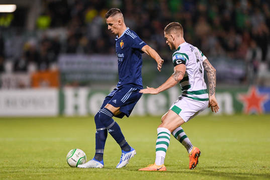 Haris Radetinac of Djurgården and Lee Grace of Shamrock