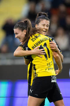 Häckens Pauline Hammarlund jublar