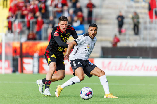 Örebros Ahmed Yasin i kamp med Östersunds Myroslav Mazur
