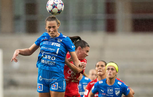 Kalmars Charlene Nowotny och Örebros Emilia Pelgander