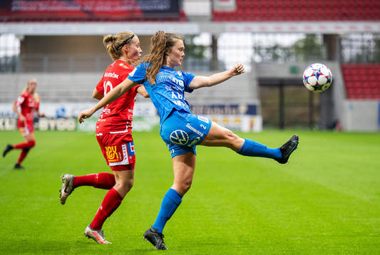Örebros Heidi Kollanen och Kalmars Annie Habeeb