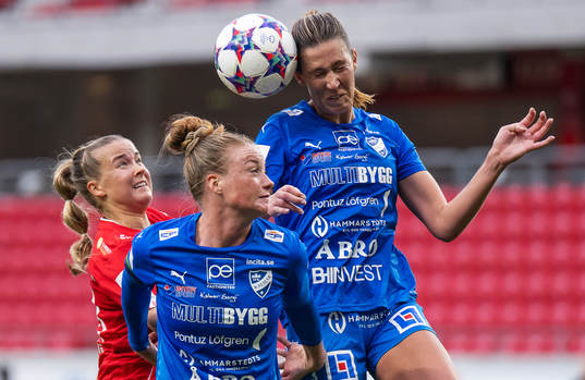 Örebros Amanda Rantanen och Kalmars Paige Culver samt Allison Pantuso