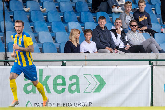 Helsingborgs Dennis Olsson och målvakt Kalle Joelsson på