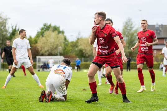 Arianas Hugo Andersson jublar efter 2-3 målet