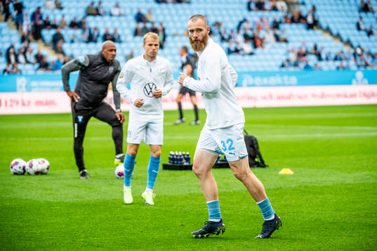 Malmö FFs Jo Inge Berget värmer upp innan fotbollsmatchen i Allsvenskan mellan Malmö FF och IFK Norrköping den 11 september 2022 i Malmö. 