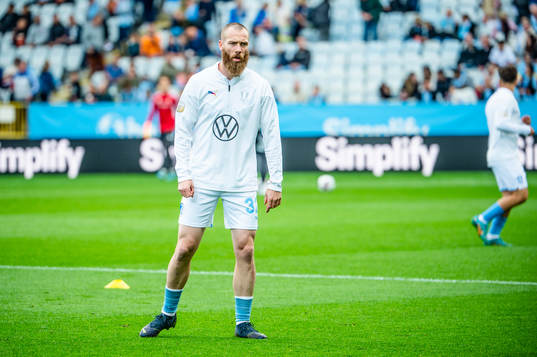 Malmö FFs Jo Inge Berget värmer upp innan fotbollsmatchen i Allsvenskan mellan Malmö FF och IFK Norrköping den 11 september 2022 i Malmö. 