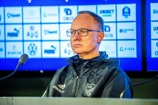 IFK Norrköpings tränare Glen Riddersholm på en presskonferens
