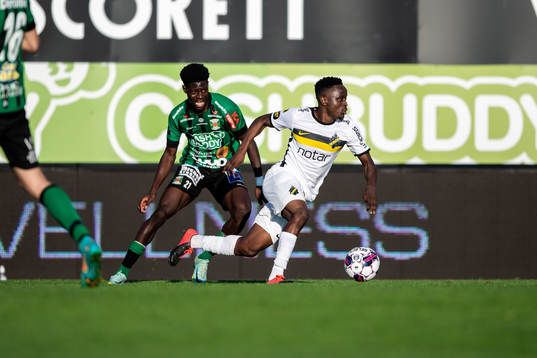 Varbergs Filipe Sisse och AIKs Erick Otieno Ouma