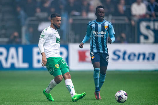 Hammarbys Mohanad Jeahze och Djurgårdens Amadou Doumbouya