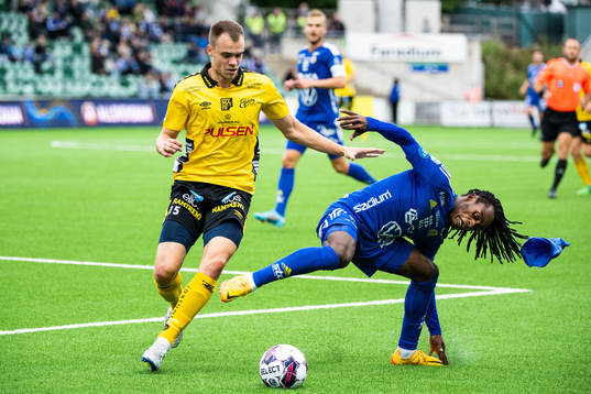 Elfsborgs Leo Väisänen och GIF Sundsvalls Ronaldo Damus